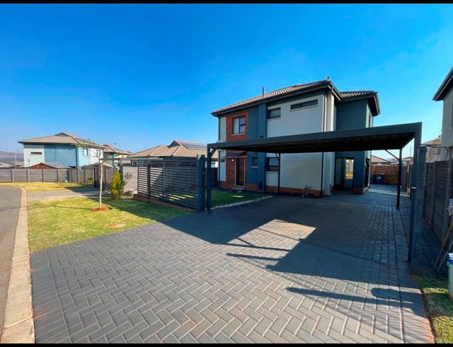 4 BEDROOM HOUSE FOR SALE IN LOTUS GARDENS